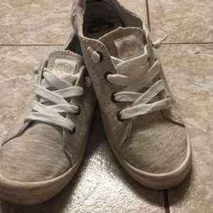 Roxy sneakers